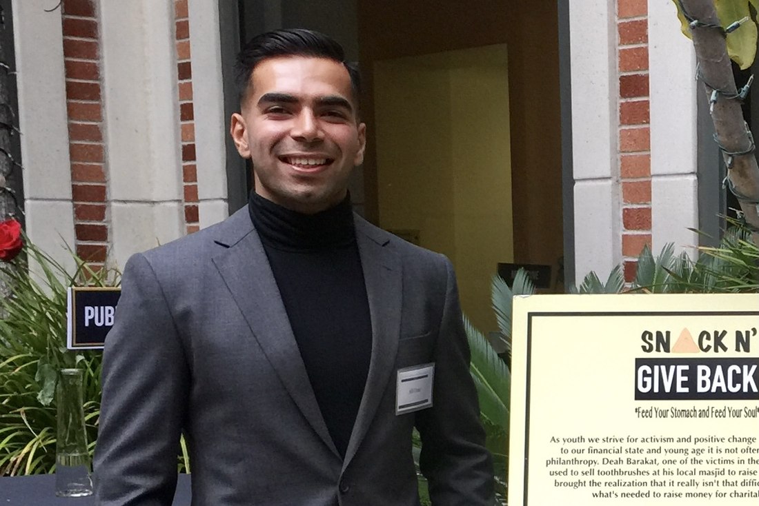 Ali Unar at Snack N&rsquo; Give Back, a student philanthropy initiative